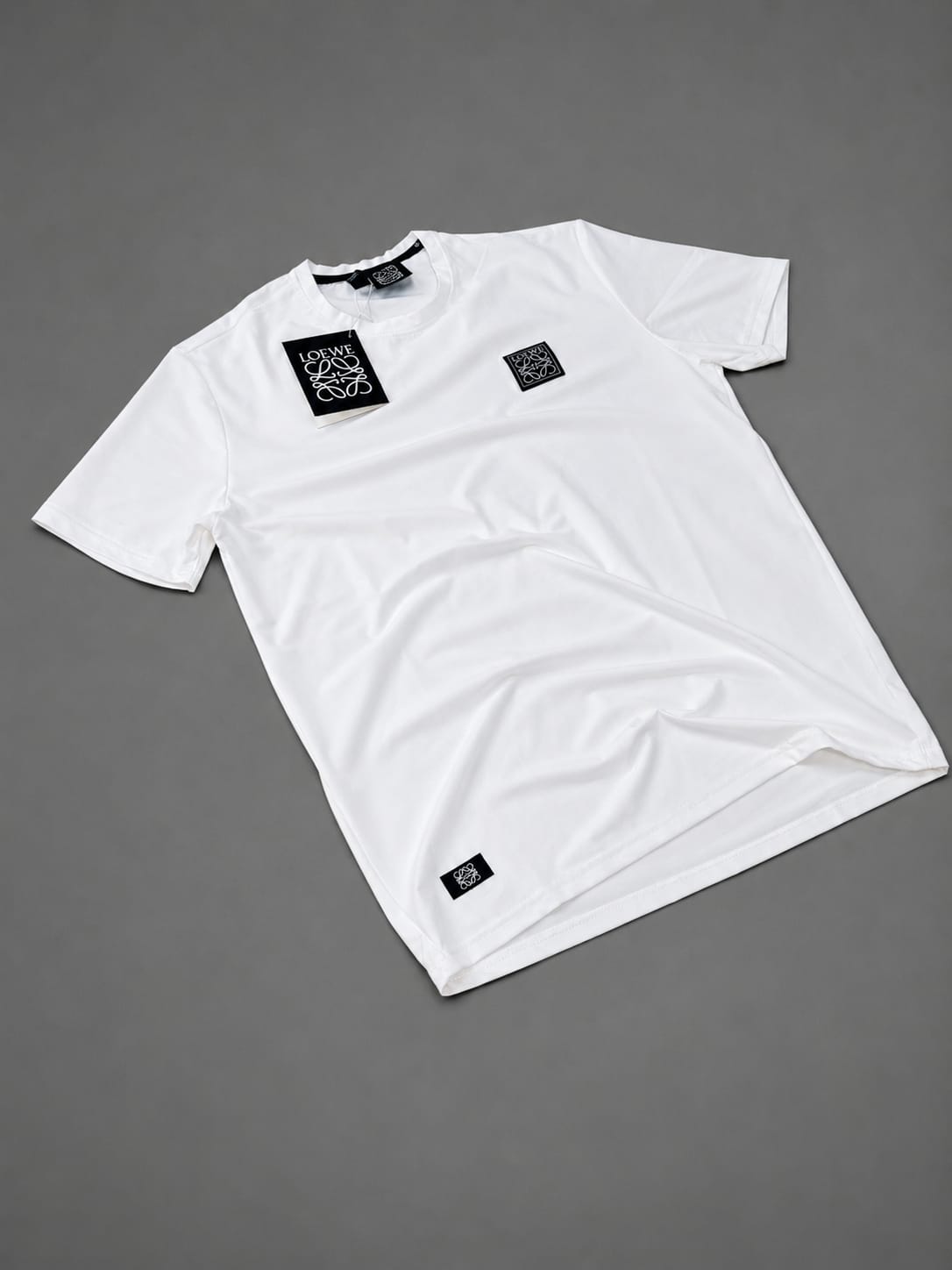 Minimalist Logo Patch Crew Neck T-Shirt | Men & Women